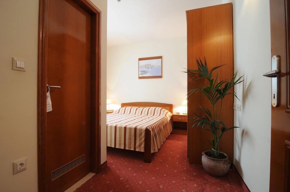 Hotel Rosina Makarska Exterior foto