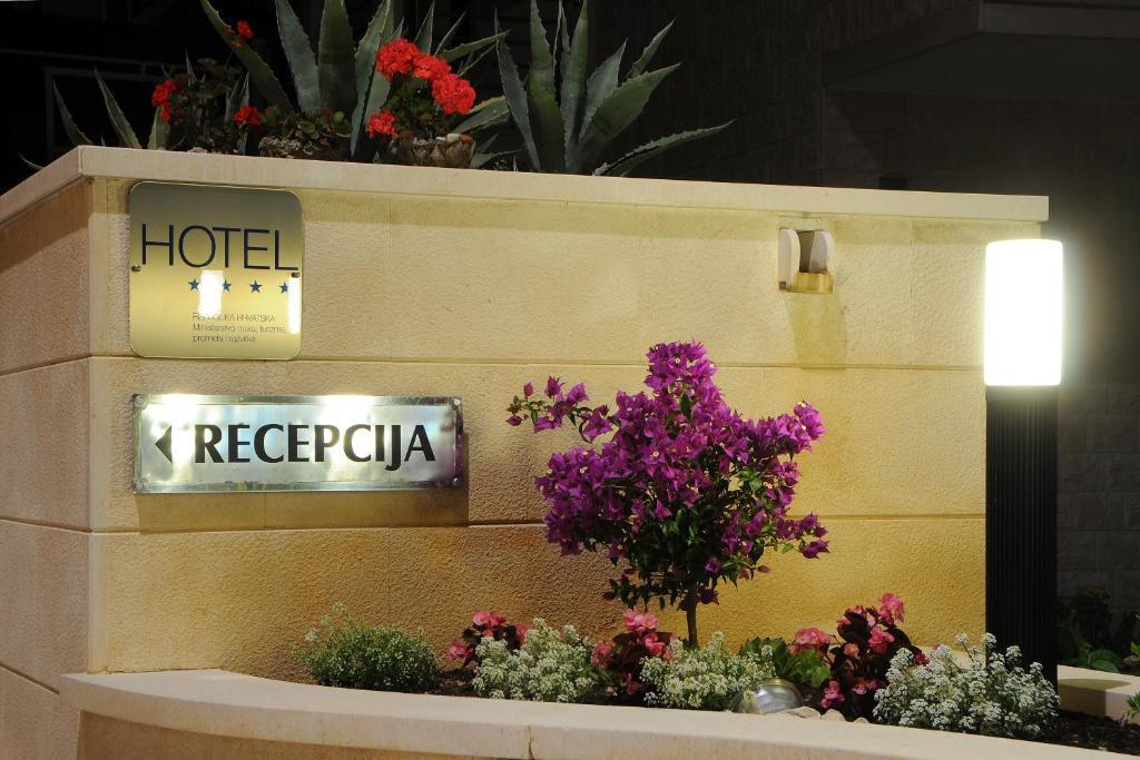Hotel Rosina Makarska Exterior foto